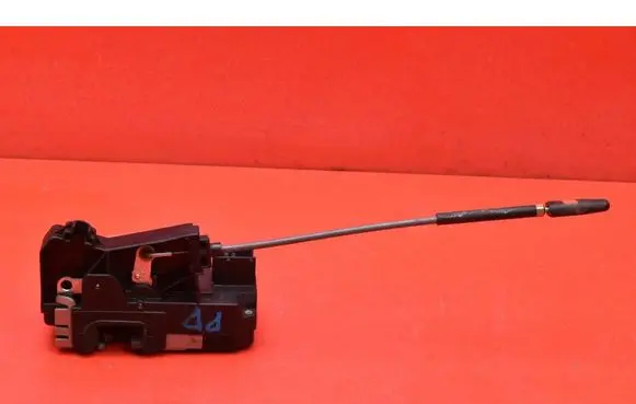 Opel Zafira A Front door lock 24444016