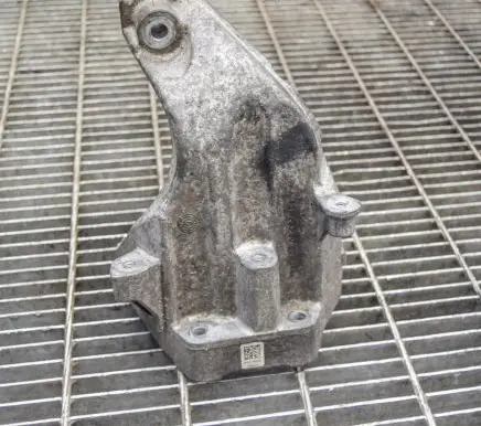 Mercedes-Benz C W204 Engine mounting bracket A6512230004