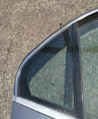 Peugeot 607 Rear vent window glass 