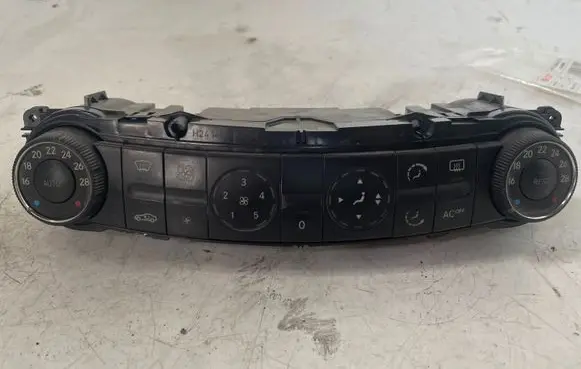 Mercedes-Benz E W211 Climate control unit 2118300190 551676 00020805