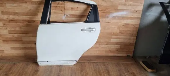 Toyota Yaris Rear door 121212