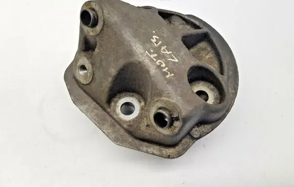 Citroen C4 I Engine mounting bracket 9653124780