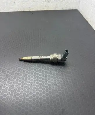 BMW 5 F10 F11 Fuel injector 0445110743 8514148