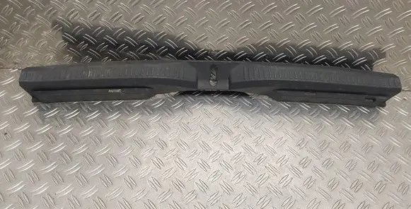 Trunk/boot sill cover protection