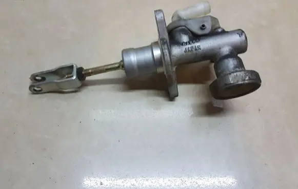 Nissan X-Trail T30 Clutch master cylinder