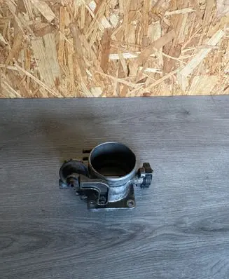 Volkswagen Golf III Throttle valve B2105021061A