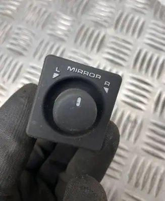 Land Rover Freelander Wing mirror switch amr2498