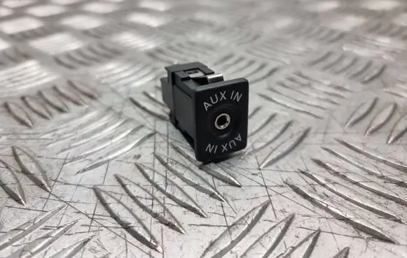 Volkswagen Touran II AUX in-socket connector 
