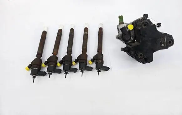 Volvo XC70 Fuel injection system set 30777526 0445010111 30756125