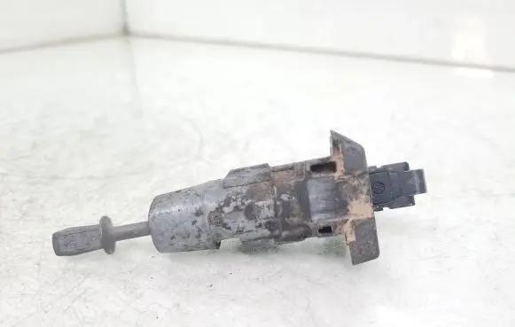Volkswagen PASSAT B6 Front door lock (next to the handle) 3C0837167