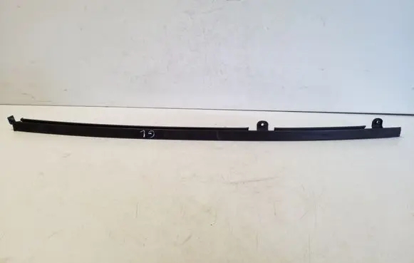 Suzuki Grand Vitara II Rear door windshield rail 