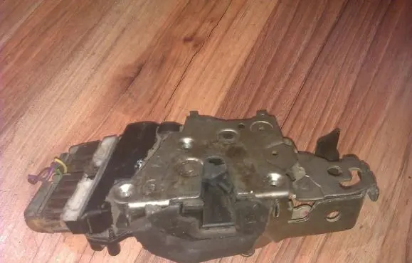 Peugeot 605 Front door lock