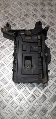 Volkswagen PASSAT B6 Battery tray 1K0915333