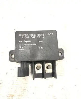 Mercedes-Benz E W211 Charging relay A0025423819 V23132A2001X14