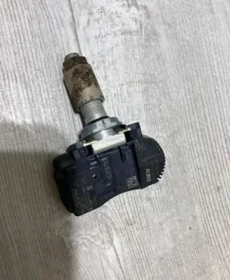BMW 1 F20 F21 Tire pressure sensor 6881891