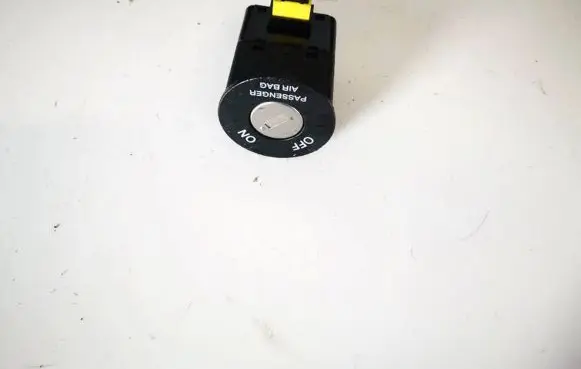 Hyundai i30 Passenger airbag on/off switch 
