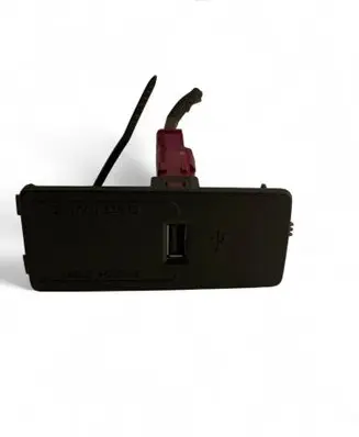 Volvo XC90 USB socket connector 31389705 31497152