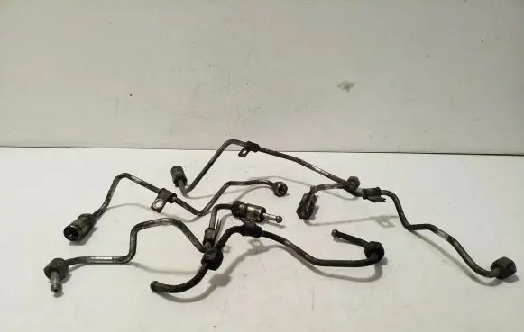 Mitsubishi Pajero Fuel injector supply line/pipe 