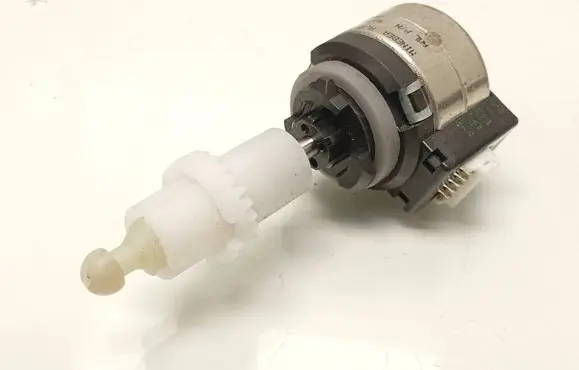 Volkswagen PASSAT B7 Headlight level adjustment motor 92002641 35LA24AFAU TC2314E