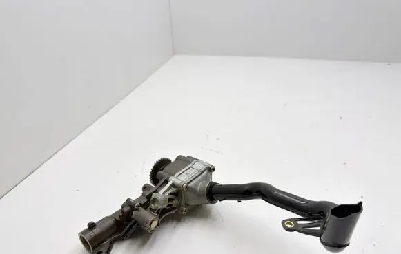 Mercedes-Benz C W205 Oil pump A2641802800 2001000660