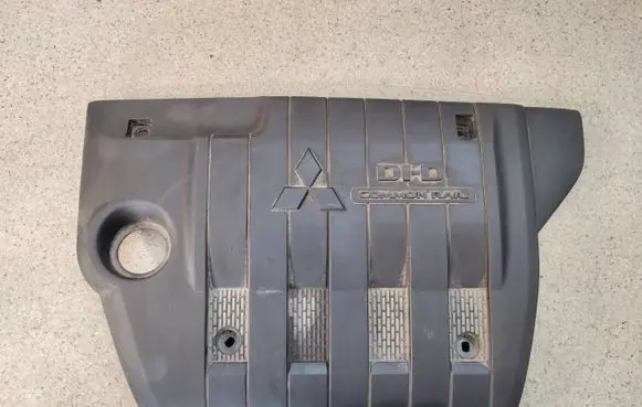 Mitsubishi Outlander Engine cover (trim)