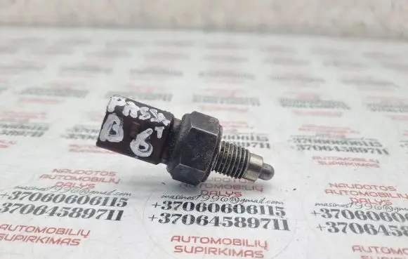 Volkswagen PASSAT B6 Reversing light switch sensor 02T945415D