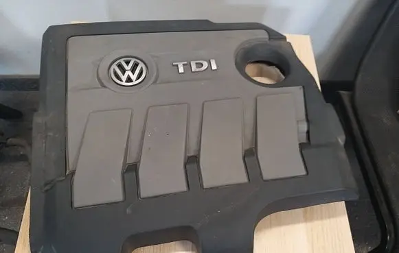 Volkswagen Polo V 6R Engine cover (trim) 03L103925J 03L103925AT