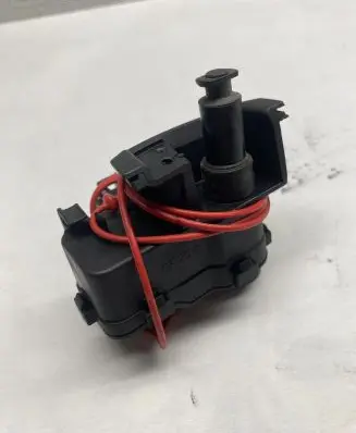 Fuel tank cap lock
