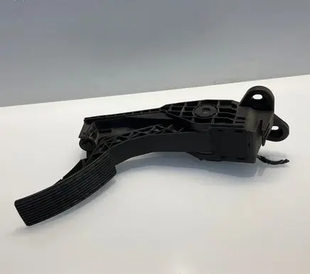 Mercedes-Benz ML AMG W164 Accelerator throttle pedal A1643000104 190905 ZGS005