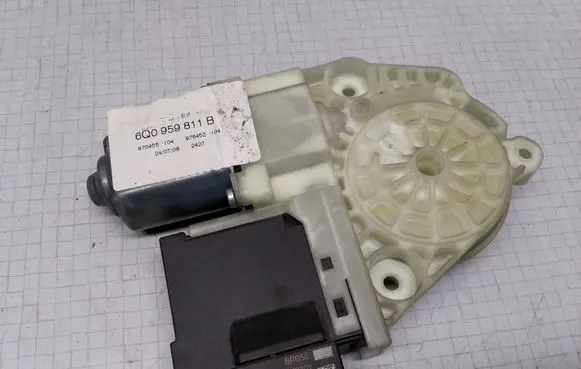 Seat Ibiza III (6L) Rear door window regulator motor 6Q0959811B 060717 986036105
