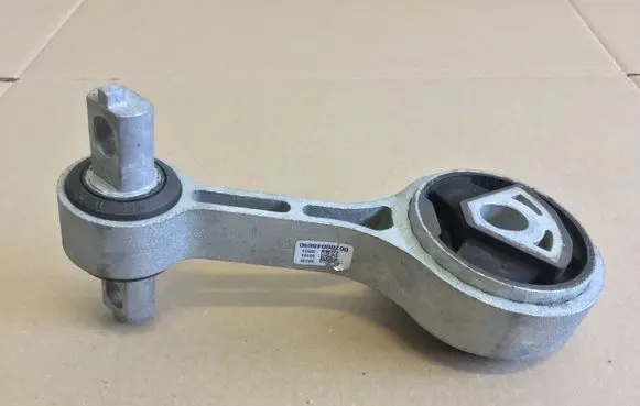 Maserati Ghibli Engine mount bracket 06700041850
