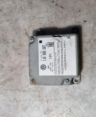 Volkswagen PASSAT B5 Airbag control unit/module 1J0909607