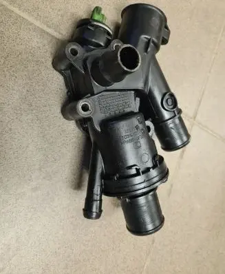 Thermostat/thermostat housing