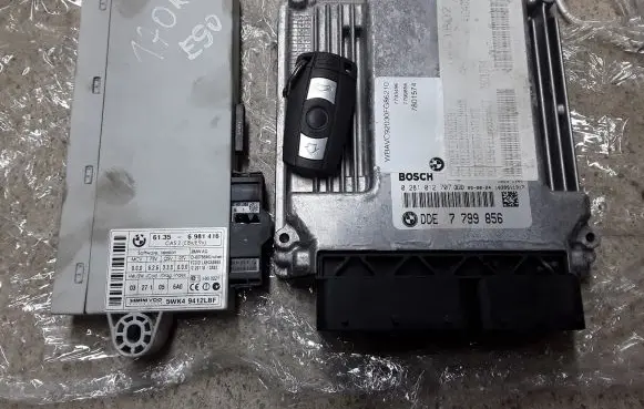 BMW 3 E90 E91 Engine ECU kit and lock set 7799856 6981416
