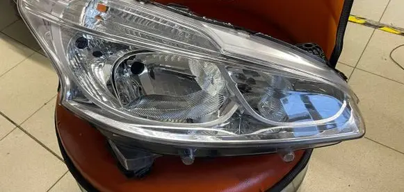Peugeot 208 Headlight/headlamp 9674213780 9802221280 57B1100E
