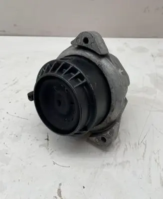 BMW 5 F10 F11 Engine mount bracket G2038310