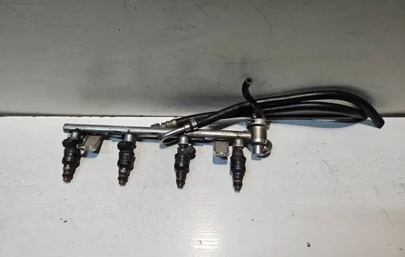 Volkswagen PASSAT B5 Fuel main line pipe 058133681