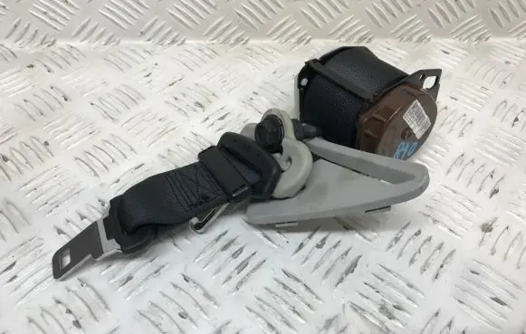 Nissan Qashqai+2 Third row seat belt 89845EY10A