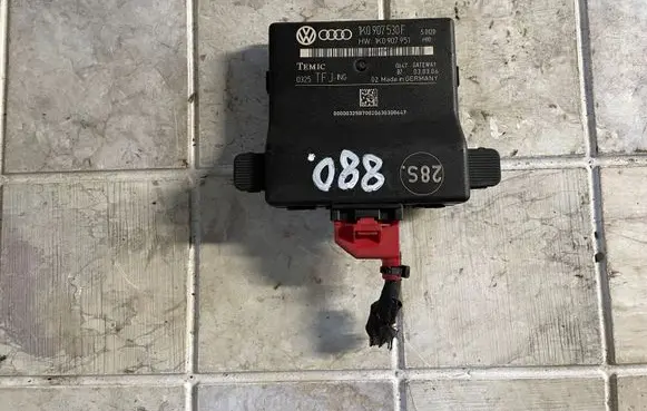 Volkswagen Touran I Gateway control module 1K0907530F 1K0907951