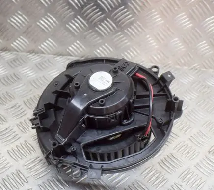 Volkswagen Golf VIII Heater fan/blower 5WC819015A