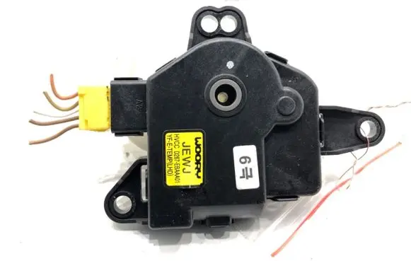 Hyundai Santa Fe Air flap motor/actuator D267-EBAAA01