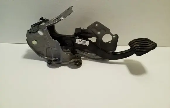 Nissan Qashqai J12 Brake pedal 465016UA1D