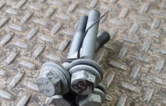 Audi Q3 F3 Nuts/bolts 