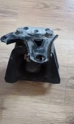 Honda Civic Engine mount bracket