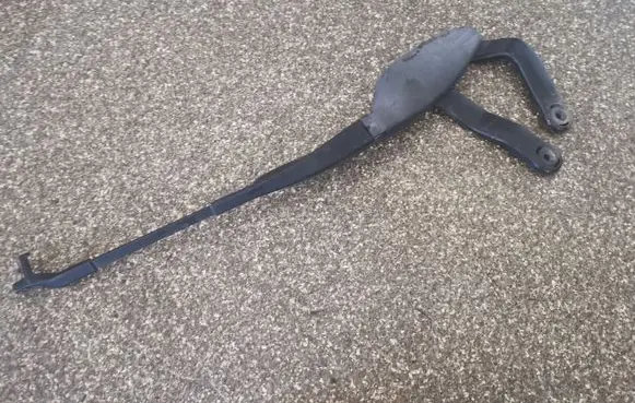 Mercedes-Benz E W211 Front wiper blade arm A2118200444