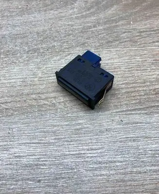 BMW X5 E53 Tailgate opening switch 8365579