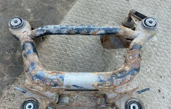 BMW 3 E46 Rear axle beam 