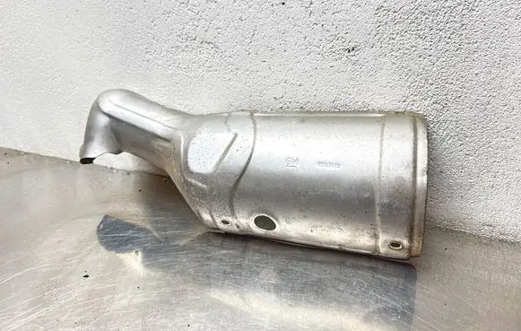 Opel Astra J Exhaust heat shield 55562918