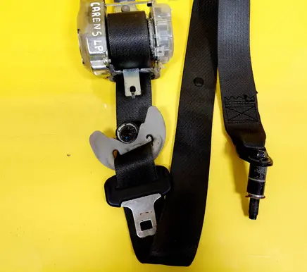 KIA Carens II Front seatbelt 045418