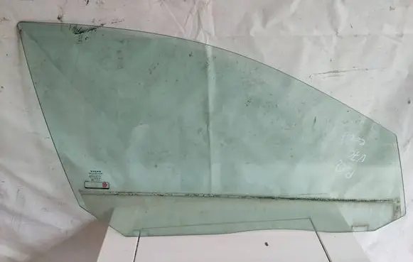 Volvo V70 Front door window glass four-door DOT57M53AS2 E000186